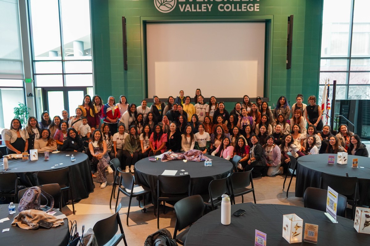 Group photo of all the participants in the Fly Pinays event